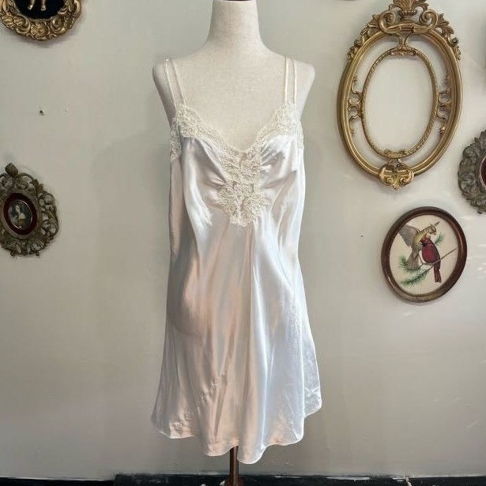 Victoria's Secret Vintage Gold Label White Satin & Lace Slip‎ Dress